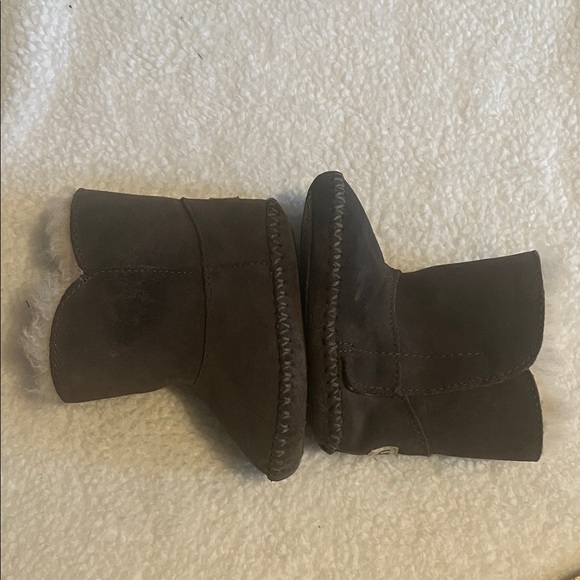 UGG brown  Shearling Infant Velcro Boots size 4.5T - Picture 7 of 10